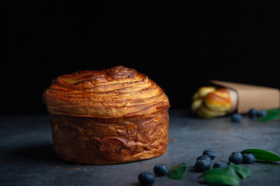 暗調靜物攝影 捕捉蛋糕、面包與馬卡龍的藝術魅力